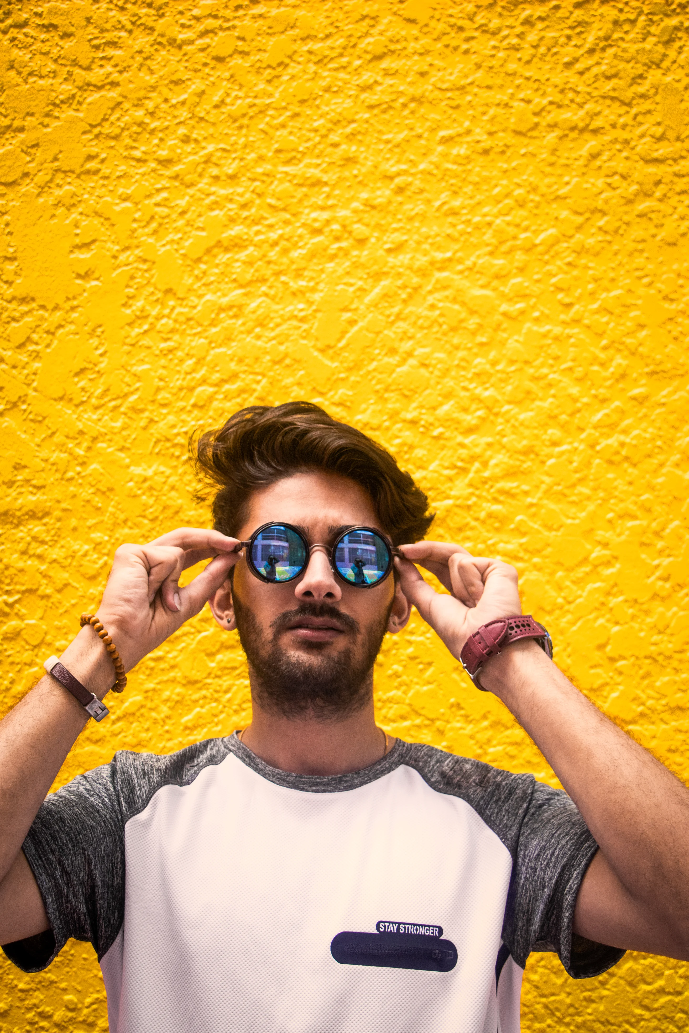 Mann mit Sonnenbrille